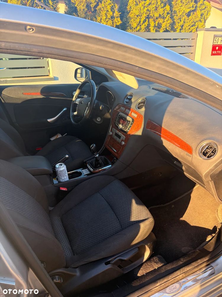 Ford Mondeo 2.5 Ghia - 6