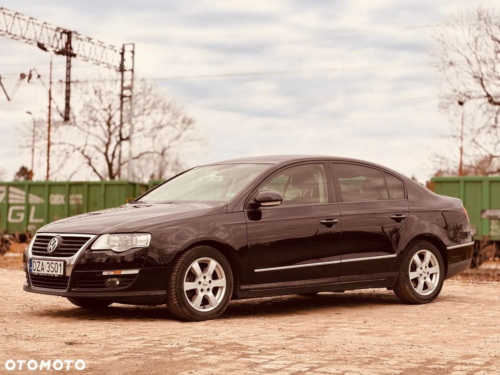 Volkswagen Passat - 1
