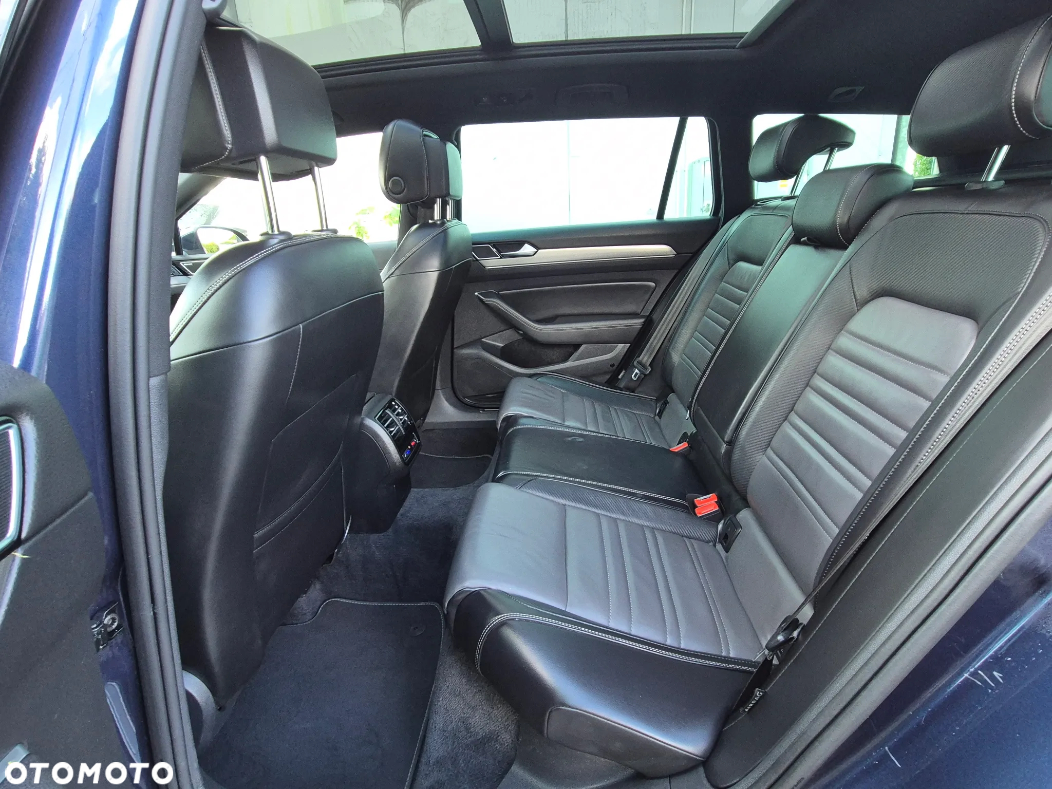 Volkswagen Passat 2.0 TDI 4Mot R-Line Edition DSG - 25