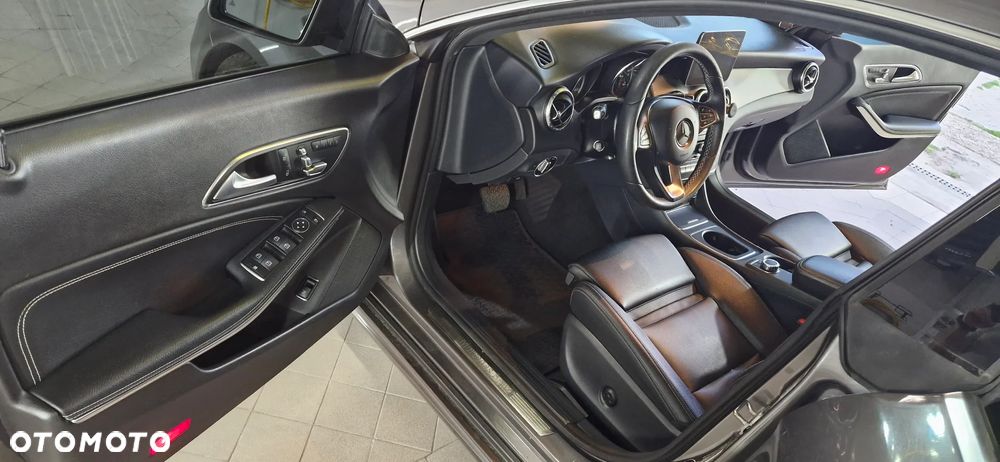 Mercedes-Benz CLA 250 4Matic 7G-DCT - 13