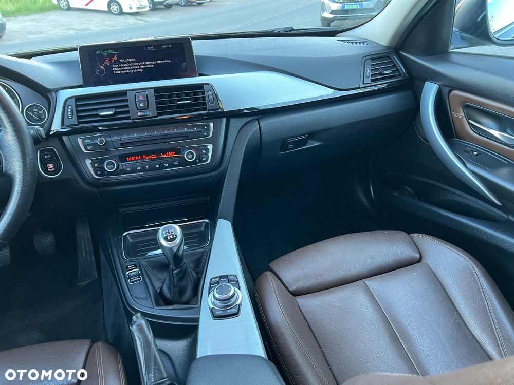 BMW Seria 3 318d Luxury Line - 21