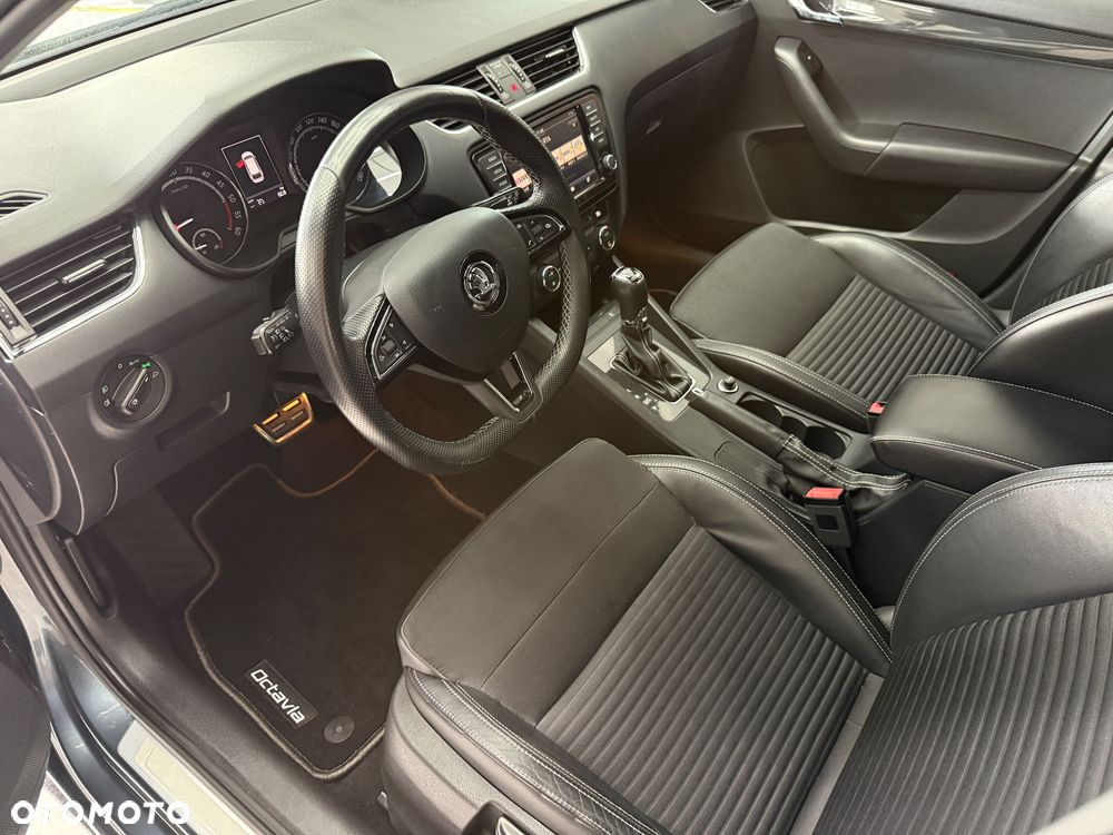 Skoda Octavia 2.0 TDI DSG RS - 18