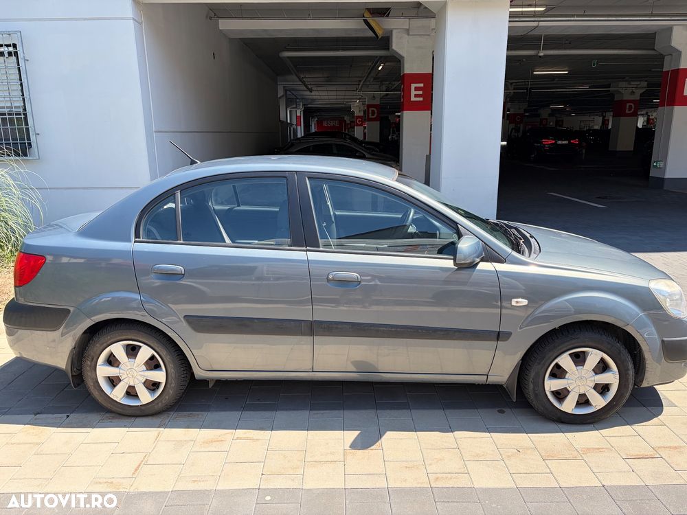 Kia Rio 1.5 DSL LX Base - 4