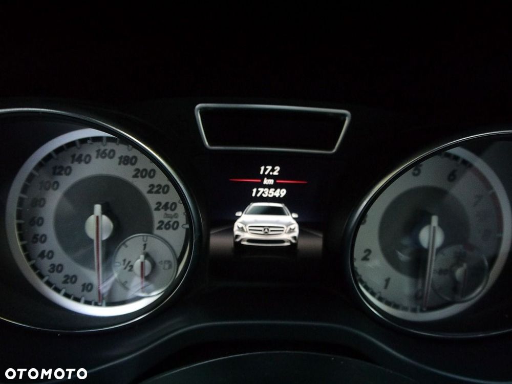 Mercedes-Benz GLA 200 UrbanStyle Edition - 18