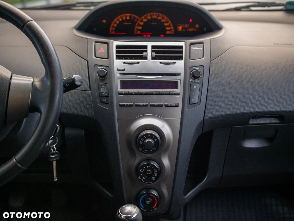 Toyota Yaris - 16