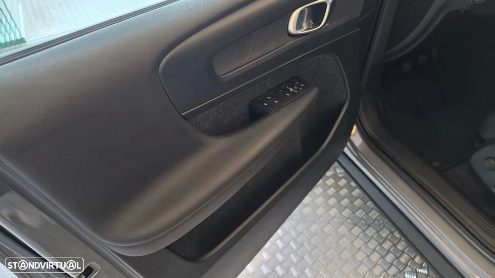 Volvo XC 40 1.5 T3 Inscription Tech Edition - 36