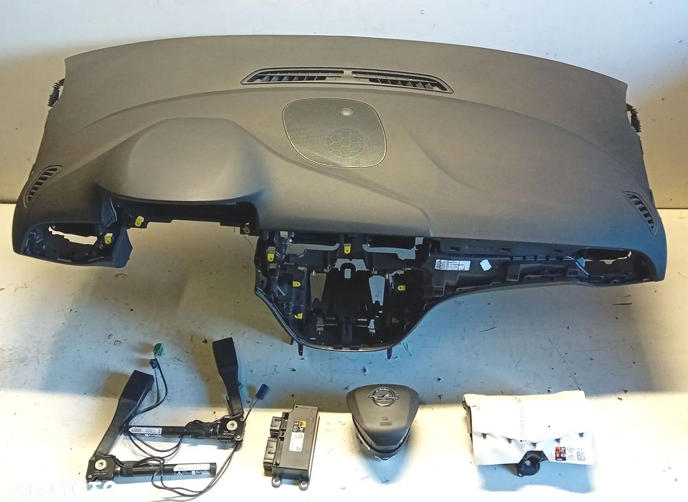 Deska rozdzielcza konsola Opel Corsa E - 2