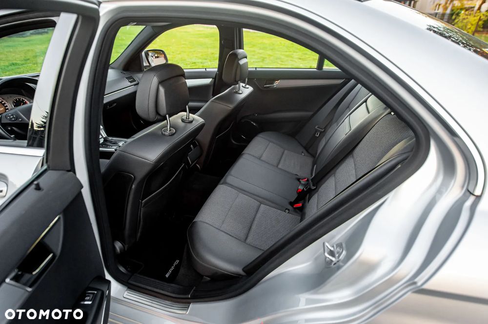 Mercedes-Benz Klasa C 200 7G-TRONIC Avantgarde Edition - 22