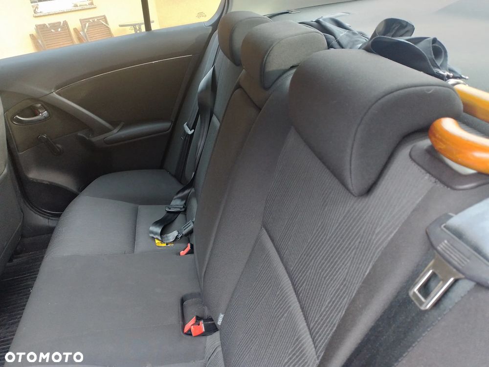 Toyota Avensis 1.8 Luna - 2