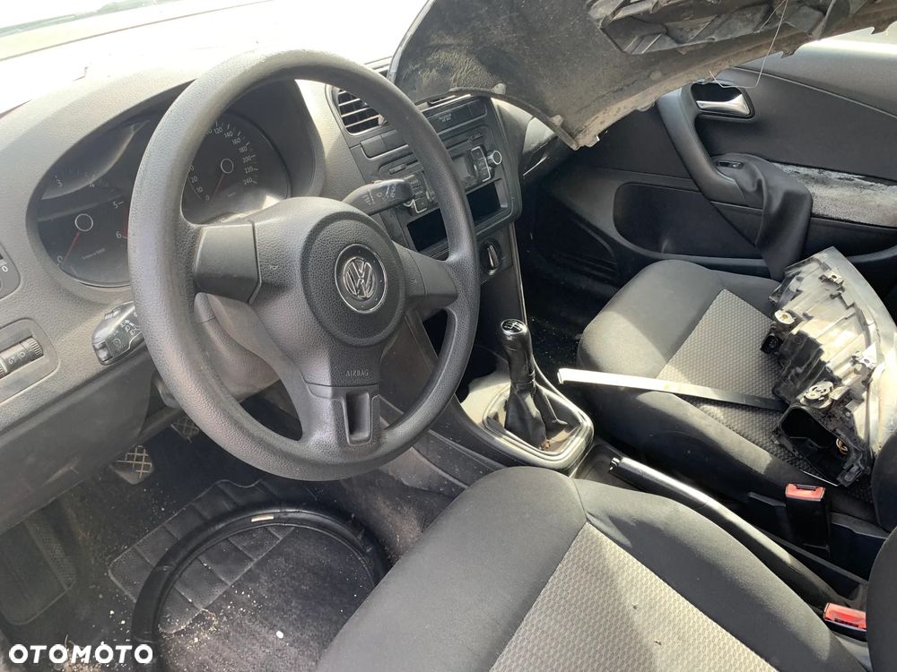 VW VOLKSWAGEN POLO 2010 *SAMOCHÓD NA CZĘŚCI*1929 MASKA, LAMPA, DRZWI, LUSTERKO, ZDERZAK, GRILL, BŁOTNIK, KLAPA, BELKA, DESKA, FOTELE, KANAPA, ĆWIARTKA, KIEROWNICA, TARCZE, ZACISKI, ZAWIESZENIE, KOMPLETNY PRZÓD, KOMPLETNY TYŁ, LICZNIK, ZEGARY, PRAWE LEWE PRZÓD TYŁ - 5