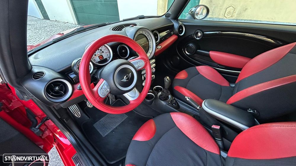 MINI Cabrio John Cooper Works - 18