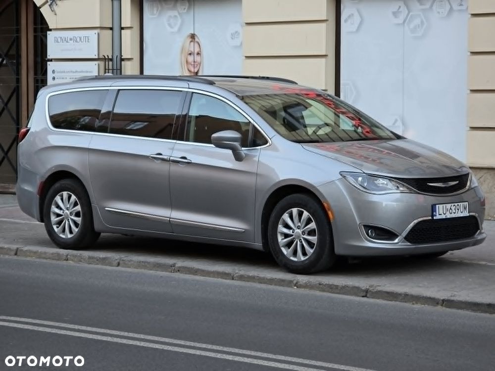 Chrysler Pacifica - 2