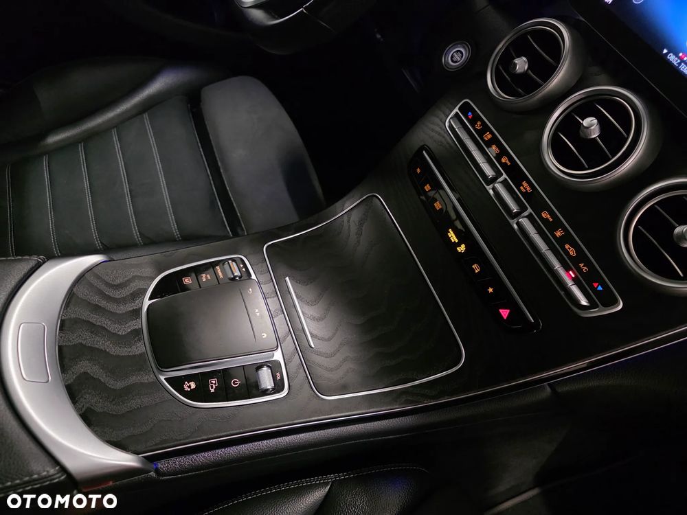 Mercedes-Benz GLC 300 de 4Matic 9G-TRONIC AMG Line Plus - 21