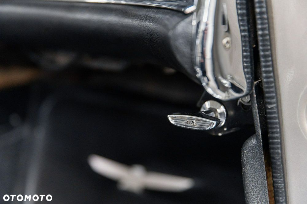 Ford Thunderbird - 32