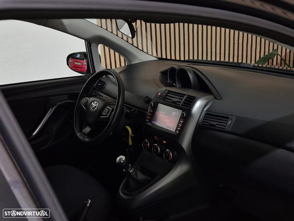 Toyota Verso 1.6 D-4D Comfort - 30