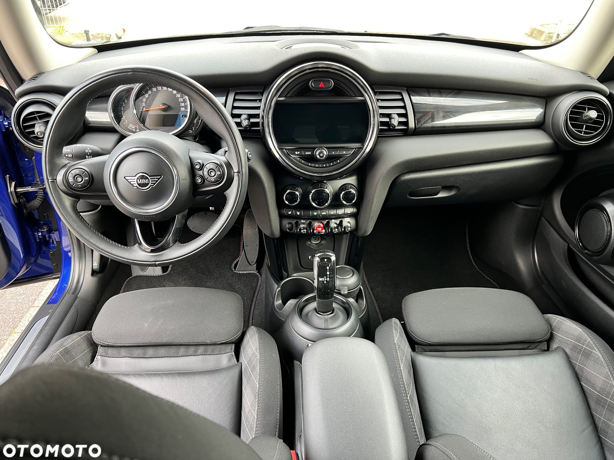 MINI Cooper Essential Trim - 11