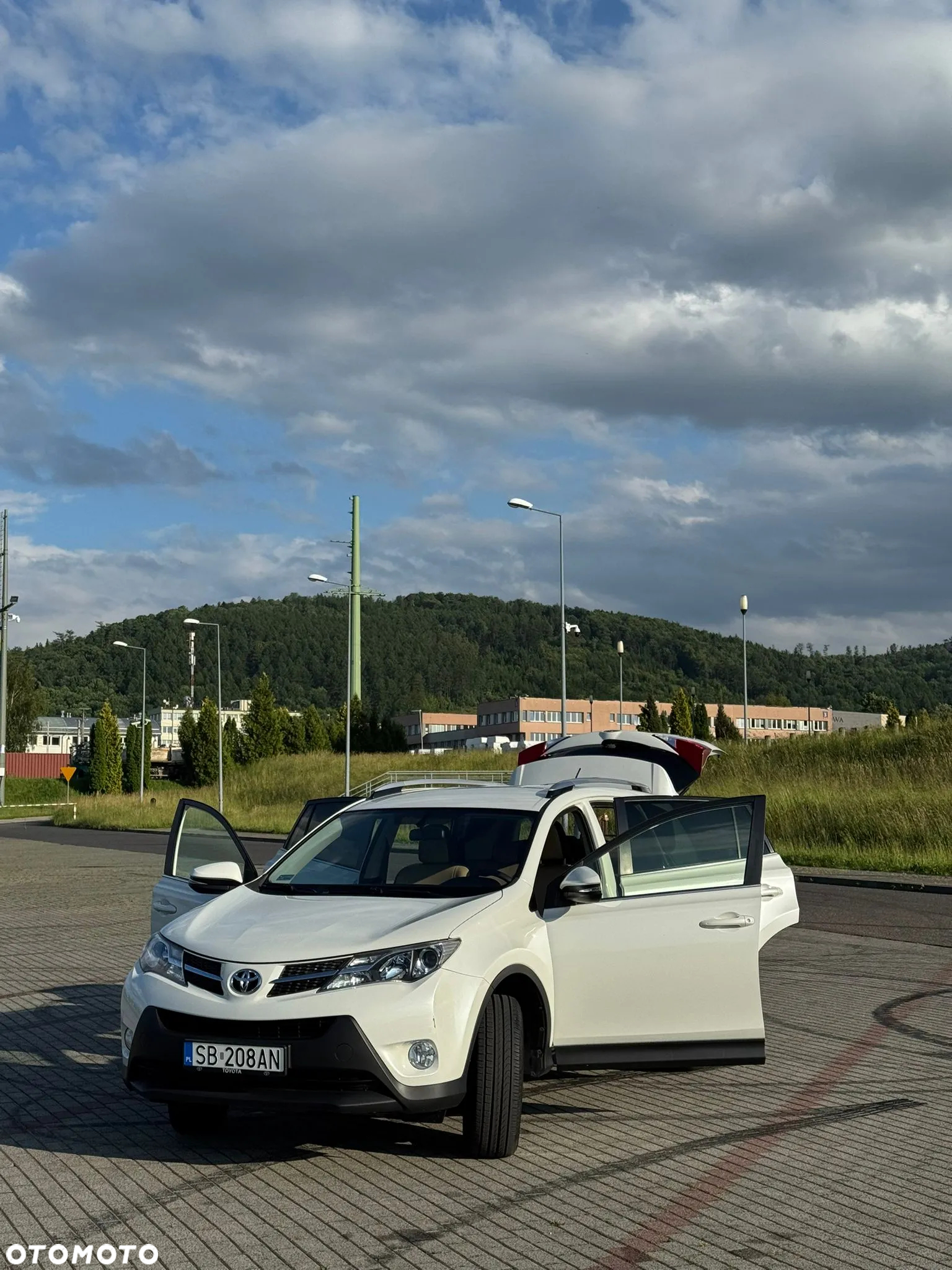 Toyota RAV4 2.5 XLE - 4