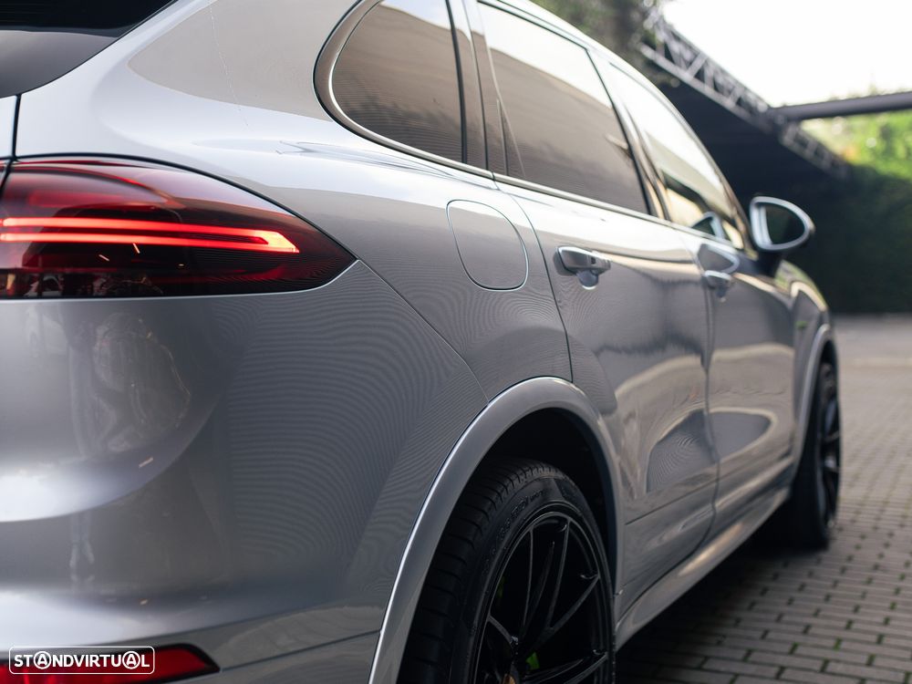 Porsche Cayenne S E-Hybrid Platinum Edition - 17
