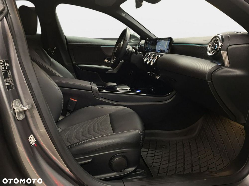 Mercedes-Benz CLA - 12