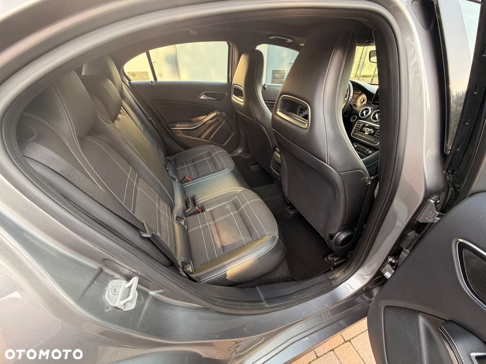 Mercedes-Benz Klasa A 180 BlueEfficiency Edition - 12