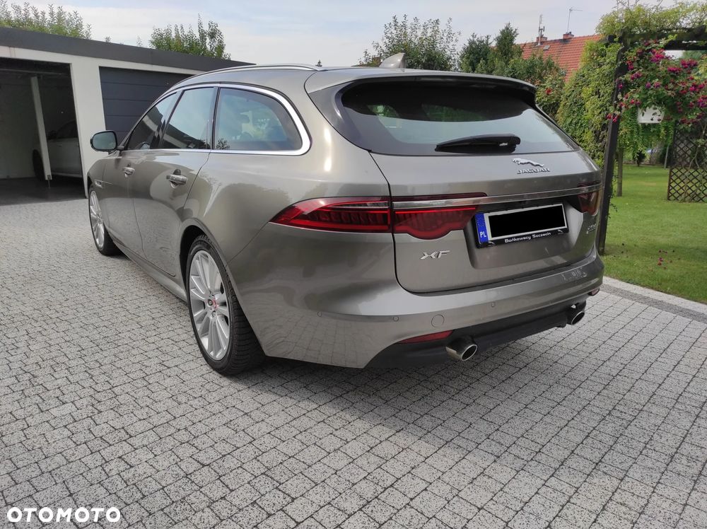 Jaguar XF 2.0 i4D AWD R-Sport - 4