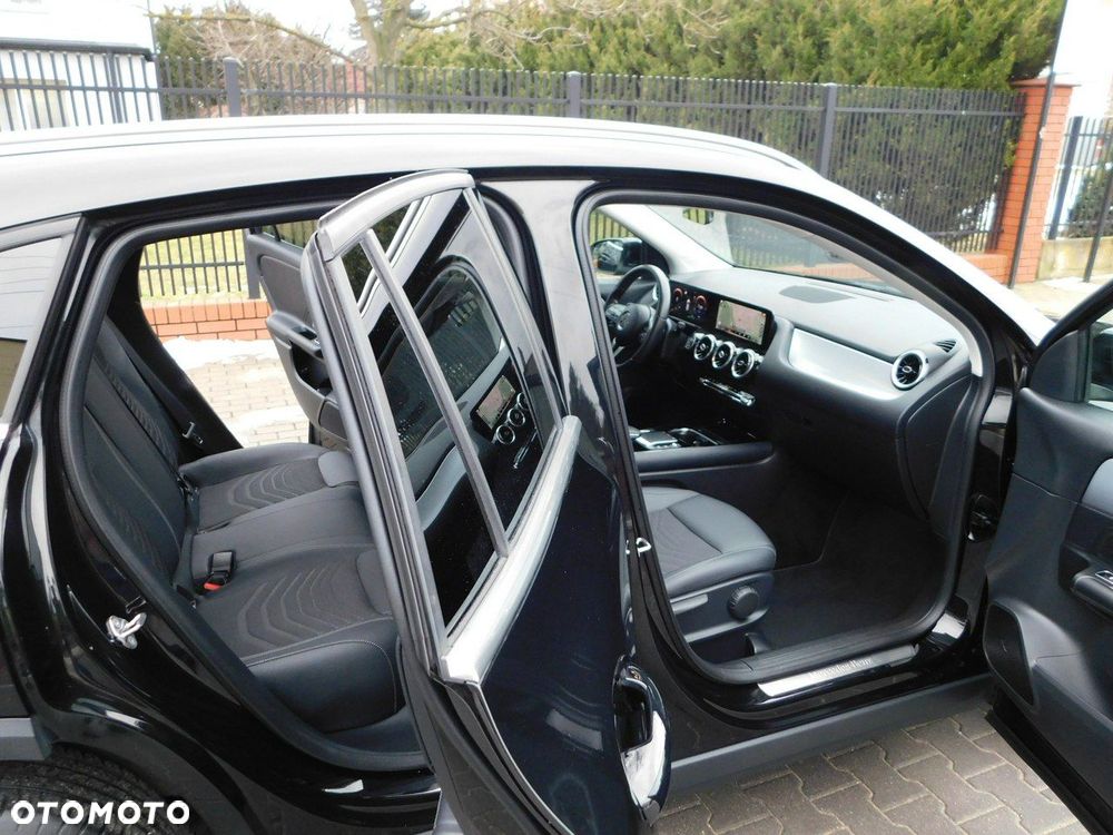 Mercedes-Benz GLA - 9