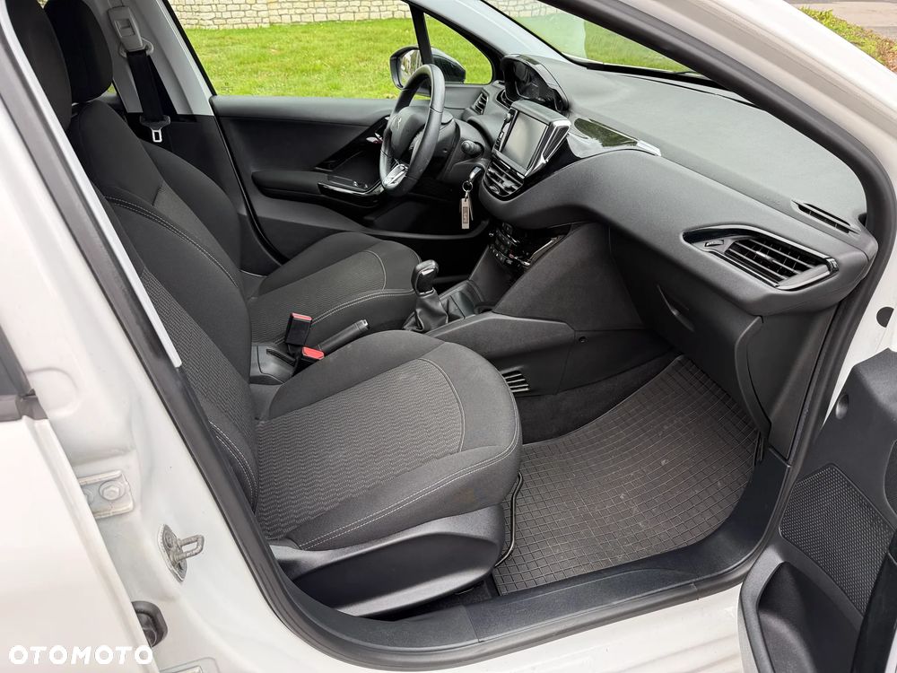 Peugeot 208 1.2 PureTech Style - 12