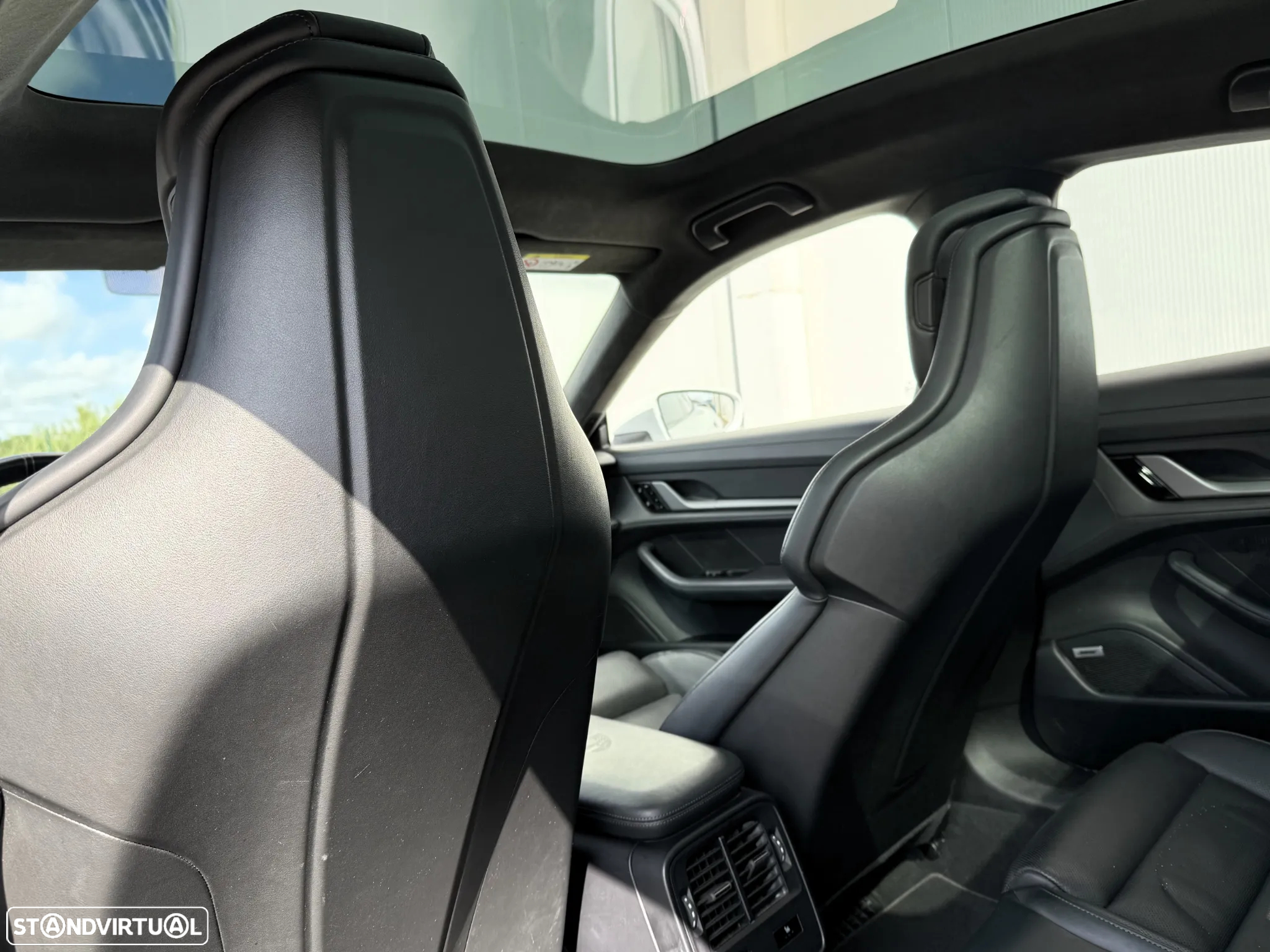 Porsche Taycan Turbo - 26
