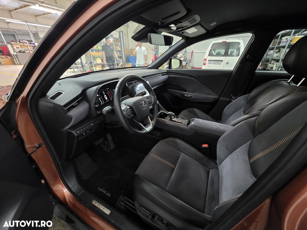 Lexus LBX - 11