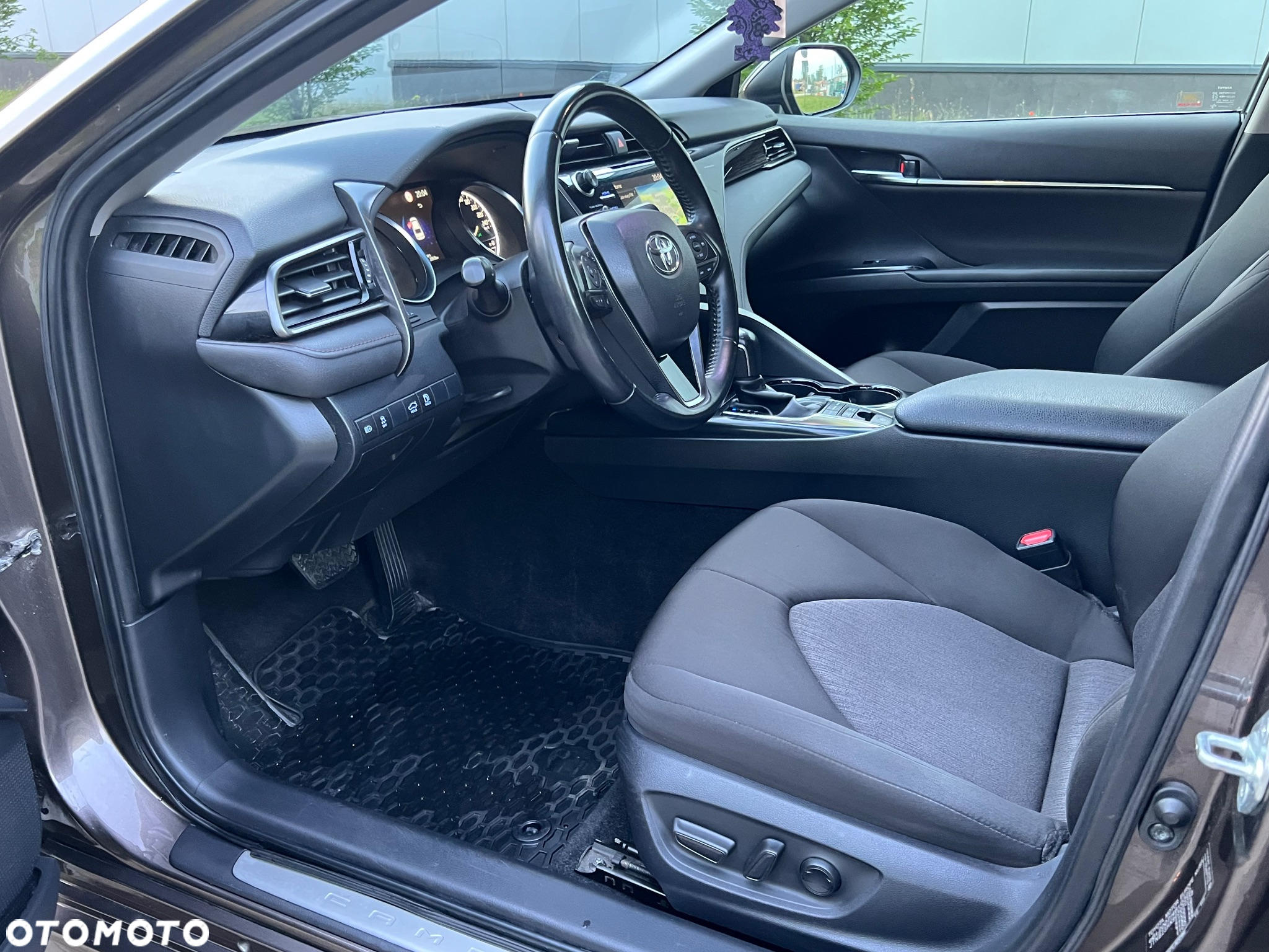 Toyota Camry 2.5 Hybrid Comfort CVT - 28