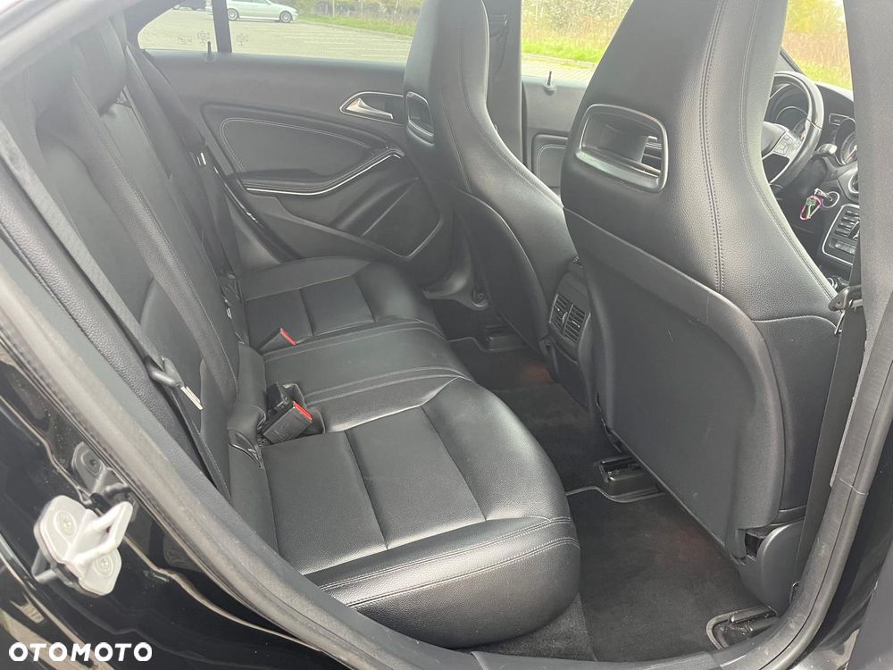 Mercedes-Benz CLA 250 4Matic 7G-DCT AMG Line - 19