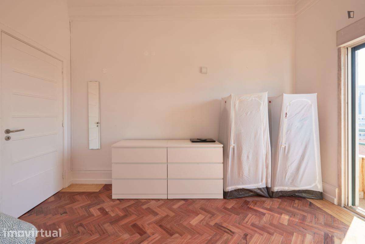 Quarto - localizado em Marquês de Pombal Lisbon - Grande imagem: 5/12