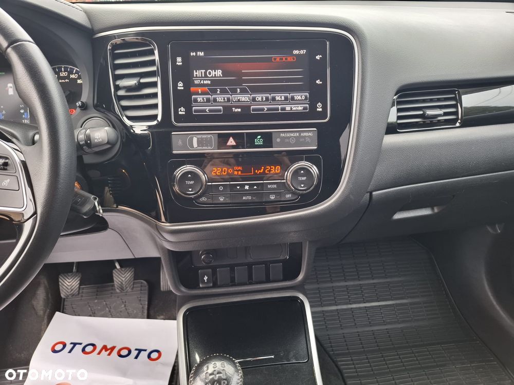 Mitsubishi Outlander - 16