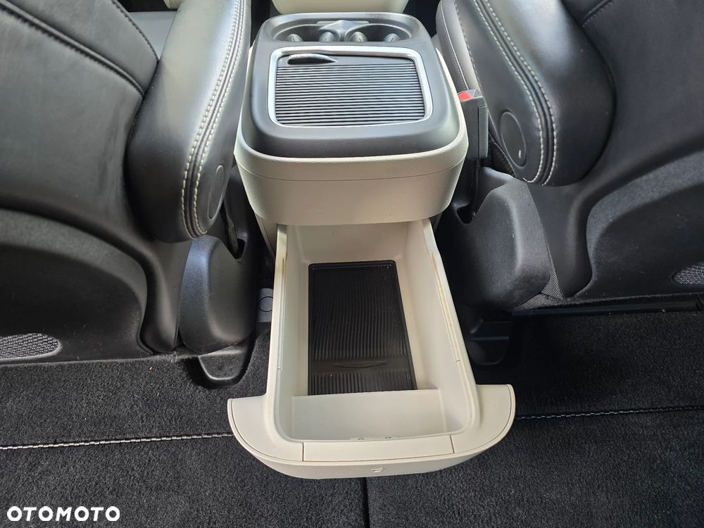 Chrysler Pacifica - 30