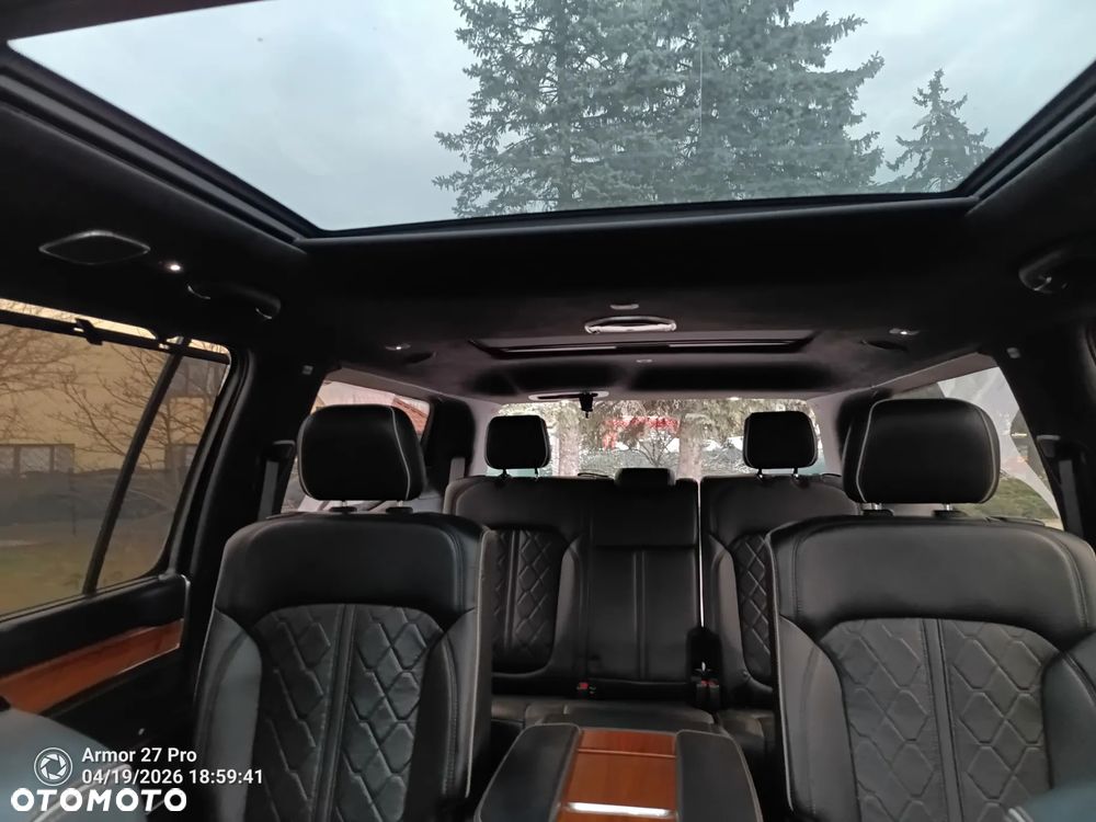 Jeep Grand Wagoneer - 23