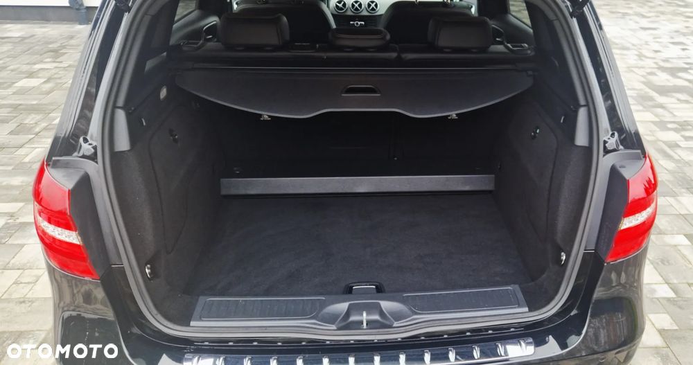 Mercedes-Benz Klasa B 180 Edition - 17