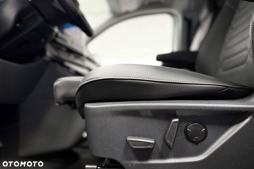 Ford Tourneo Custom - 8
