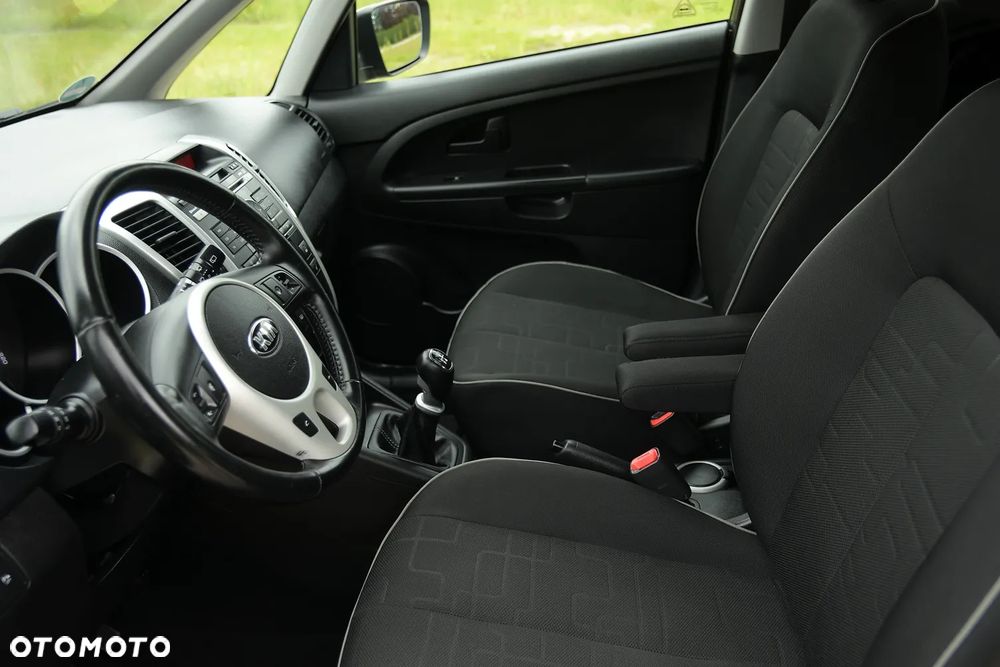 Kia Venga - 25