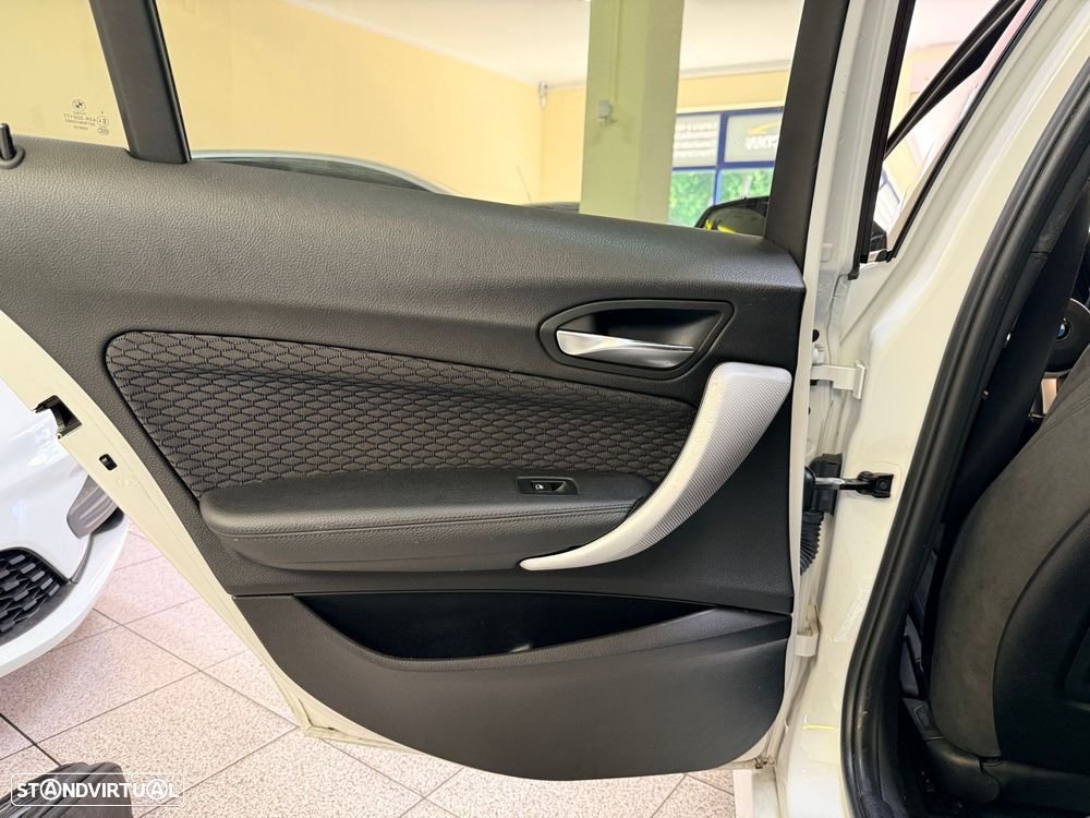 BMW 116 d Pack M - 25