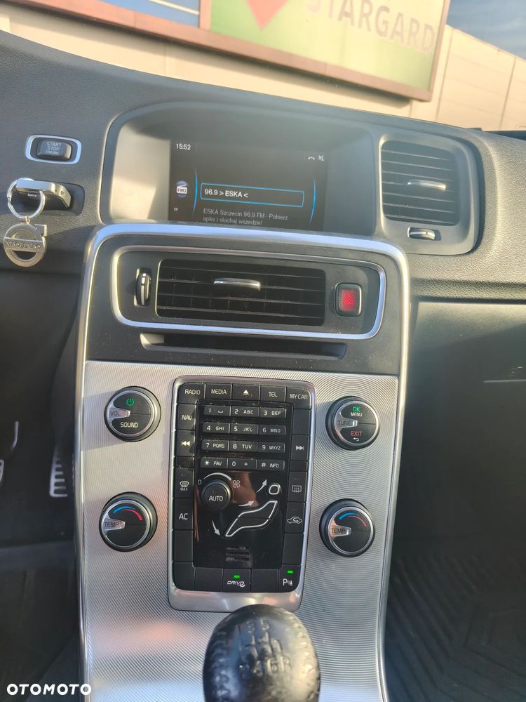 Volvo V60 D3 R-Design - 10