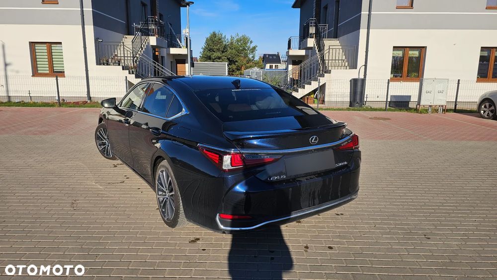 Lexus ES - 5