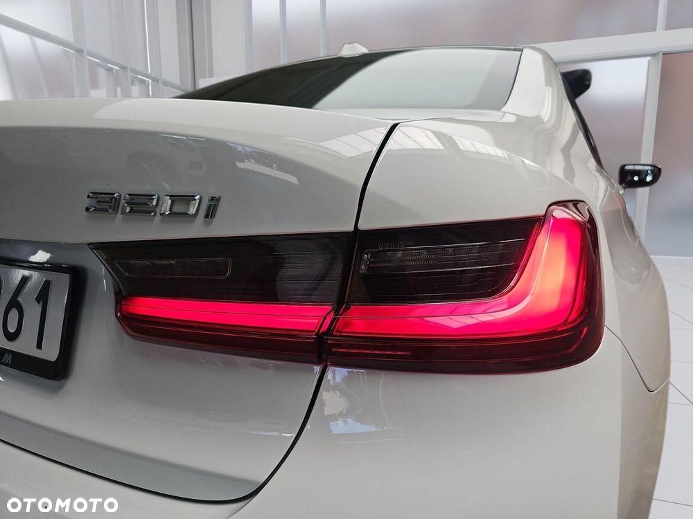 BMW Seria 3 320i - 34