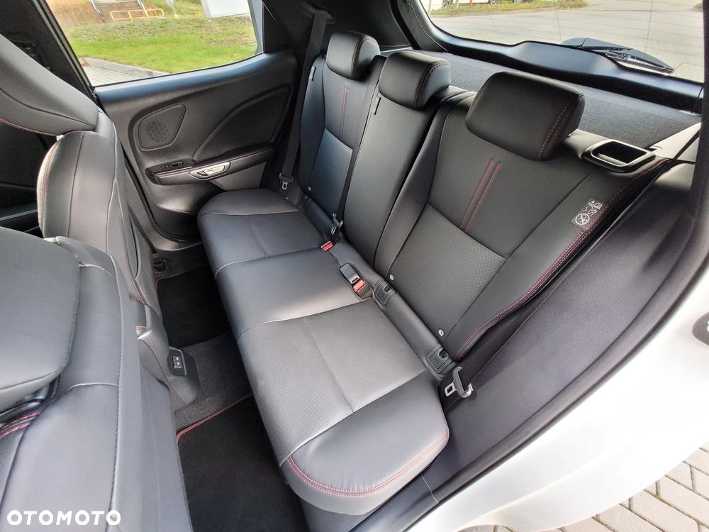 Lexus LBX 1.5 Hybrid Emotion - 12