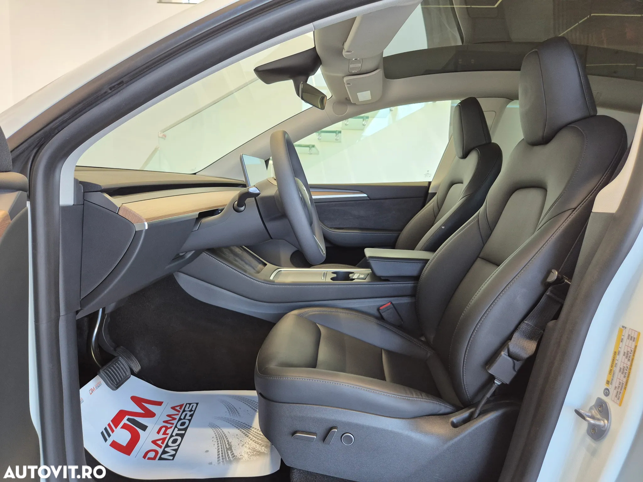 Tesla Model Y Long Range Dual Motor AWD - 14
