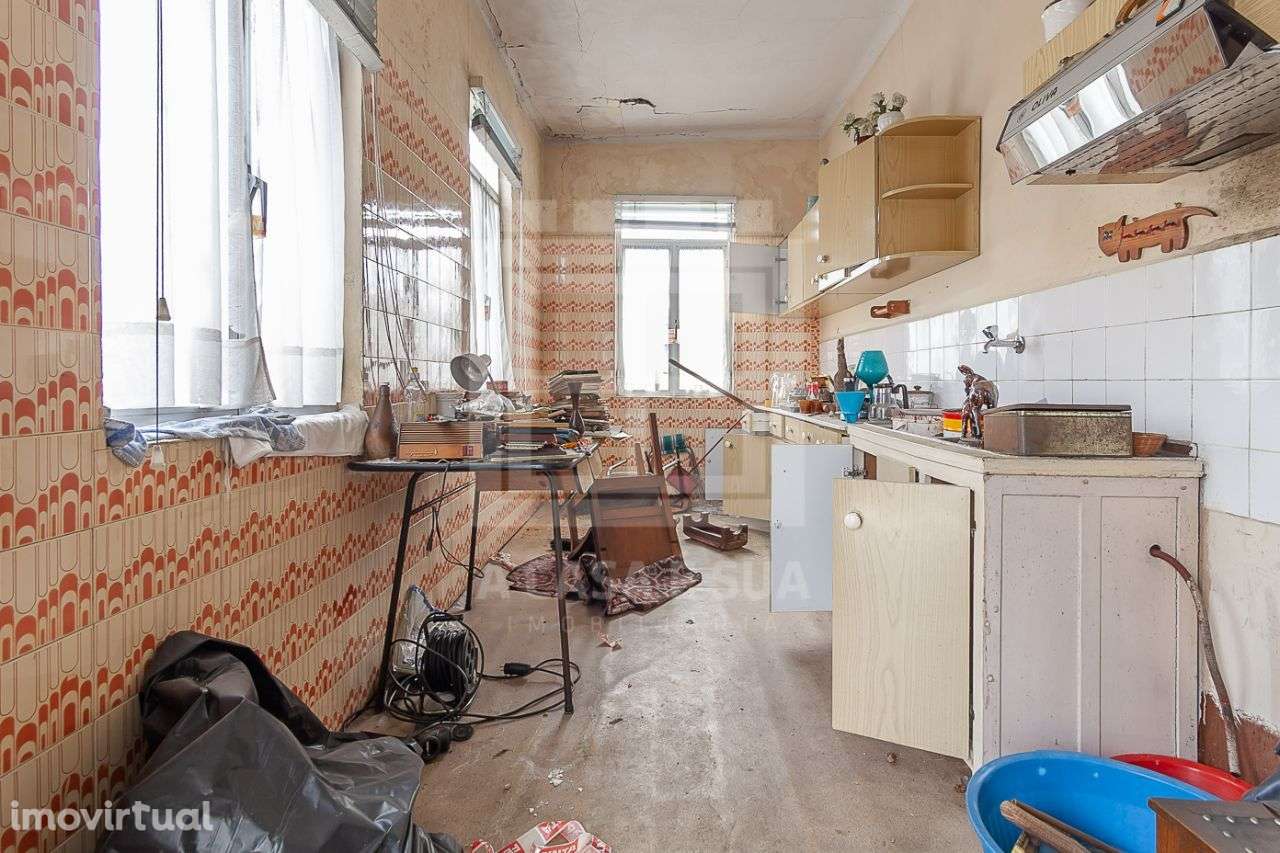 Moradia centenária com terreno no centro de São João da Madeira - Grande imagem: 3/16