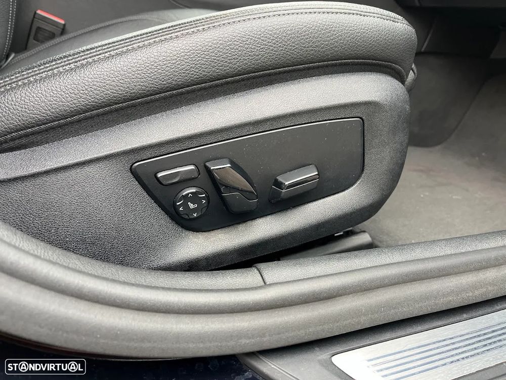 BMW 520 d Pack Desportivo M Auto - 32