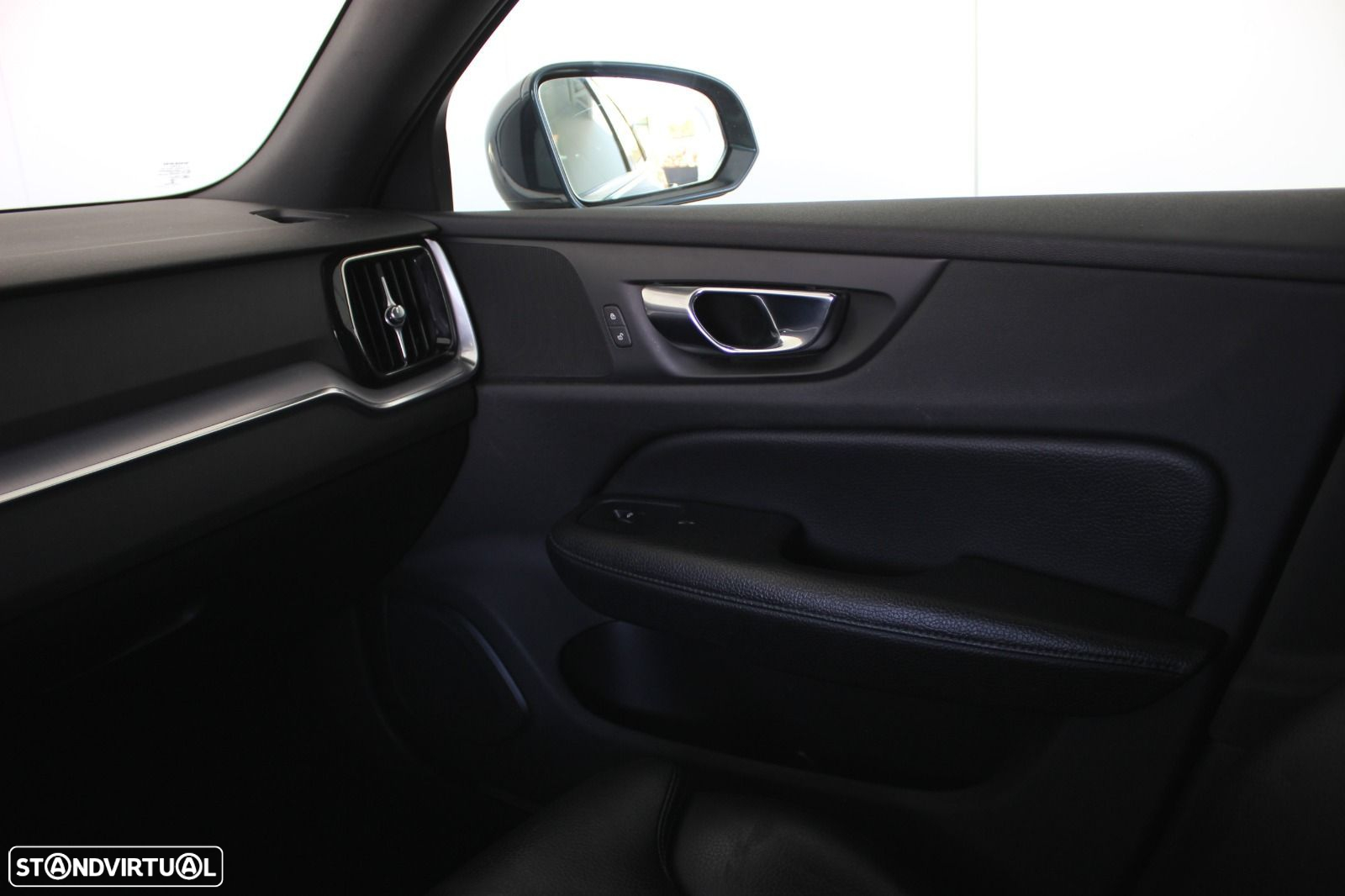Volvo V60 2.0 D4 Momentum Plus Geartronic - 33