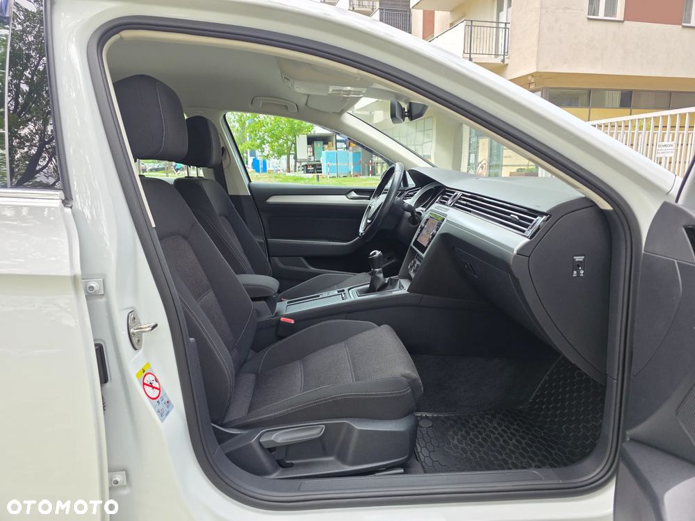 Volkswagen Passat 2.0 TDI SCR Comfortline - 37
