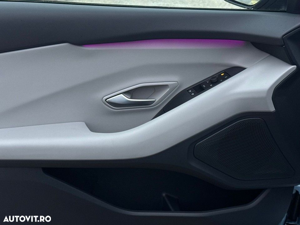 Ford Explorer RWD 77 kWh Extended Range Premium - 21