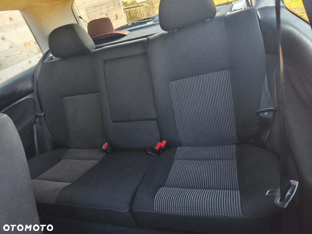 Volkswagen Golf - 22